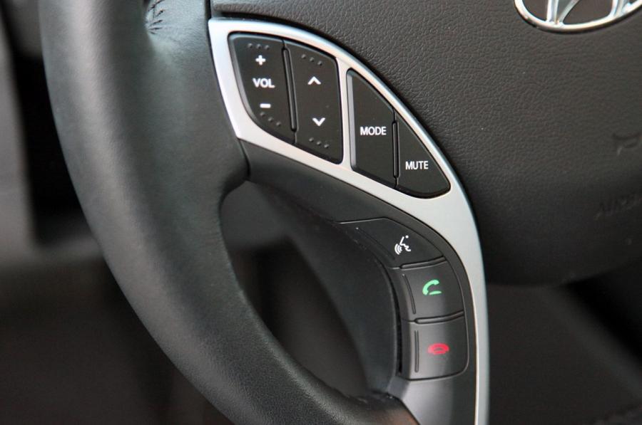  Hyundai Elantra Limited 2011 года  (фото 25 из 45)